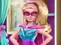 Igra Superhero Doll Closet online