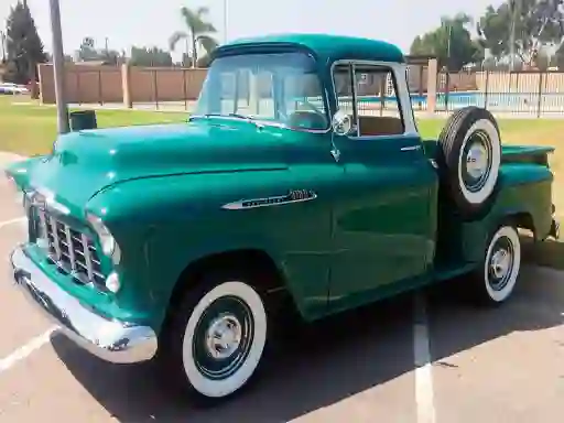 Igra Classic Trucks Puzzle online