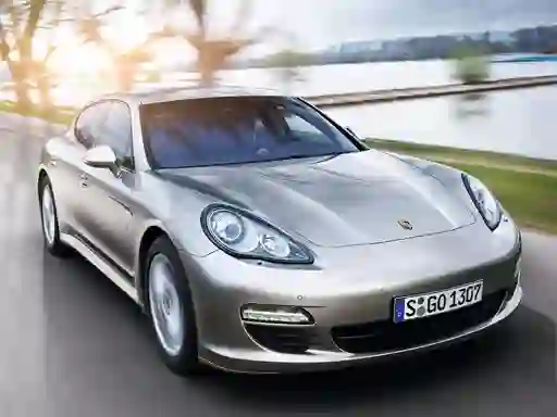 Igra Porsche Panamera Puzzle online